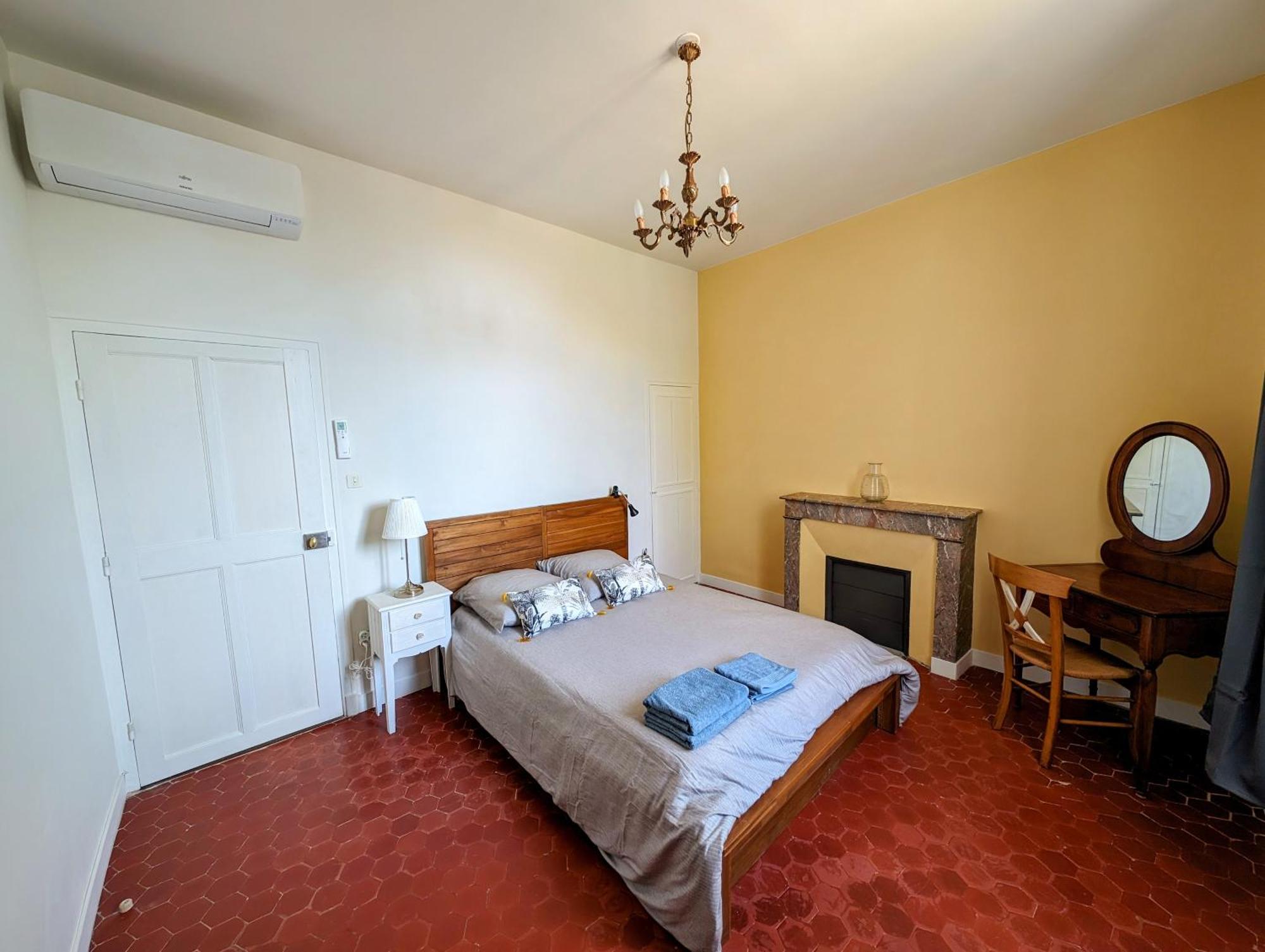 Maison De Style Tout Confort, Position Ideale, Avec Clim Et Petit Exterieur Оранж Екстер'єр фото